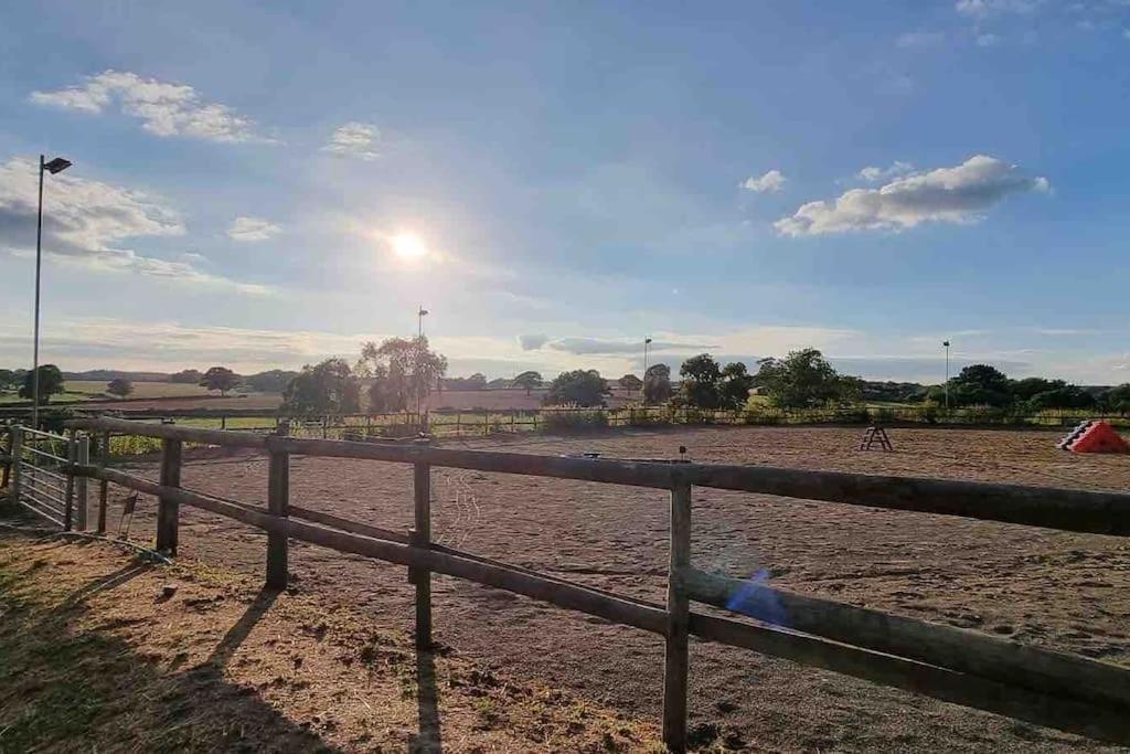 Hillfields Farm Barn - A Rural Equestrian Escape Apartment Coventry Exterior foto